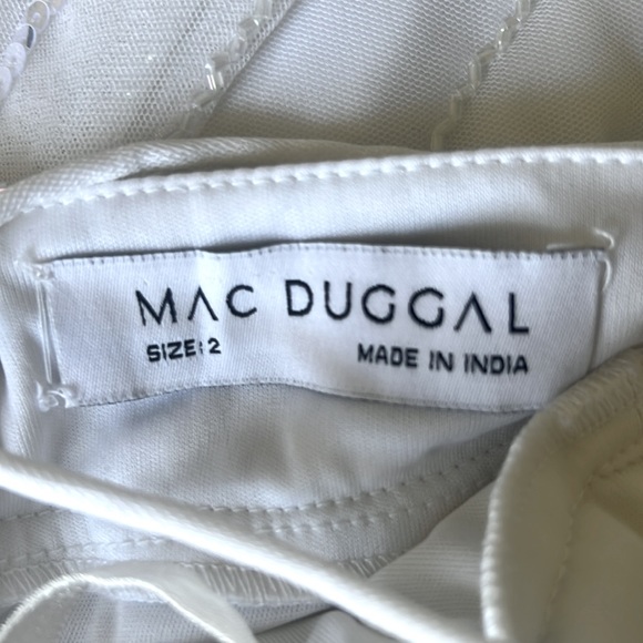 MAC DUGGAL SEQUINED ONE SHOULDER FLUTTER SLEEVE A LINE GOWN WHITE SIZE 2 - Picture 6 of 6